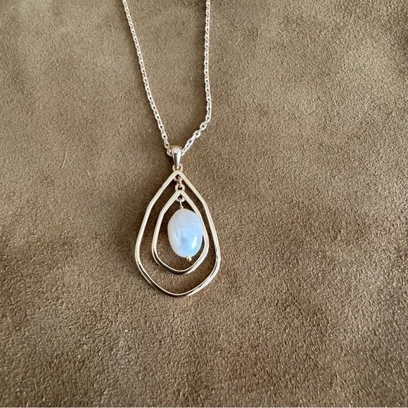 NWT Banana Republic Pearl Drop Necklace